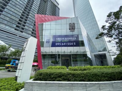 ติดสติ๊กเกอร์กระจกอาคารสูง