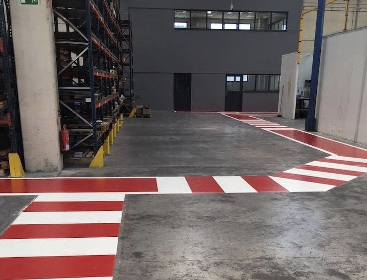 ตัดสติ๊กเกอร์ติดพื้นโรงงาน