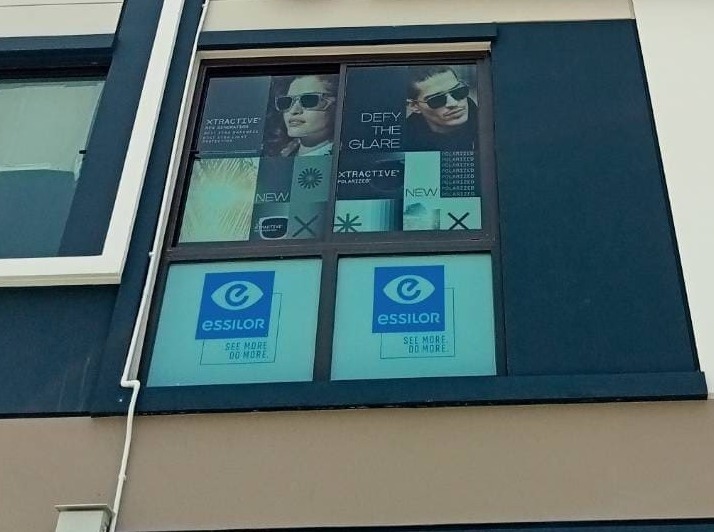 ติดสติ๊กเกอร์ซีทรูกระจกอาคารสูง