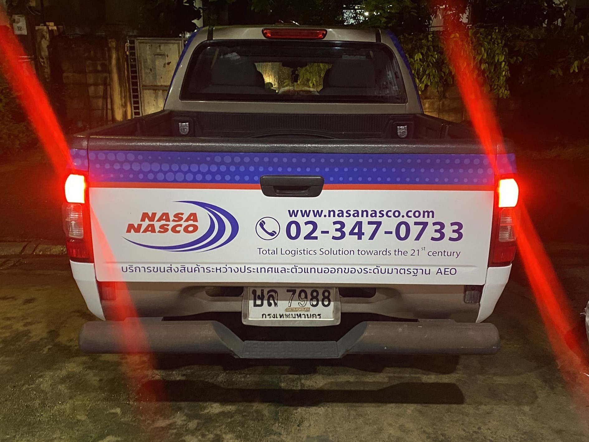 ป้ายสติ๊กเกอร์ติดท้ายรถกระบะ