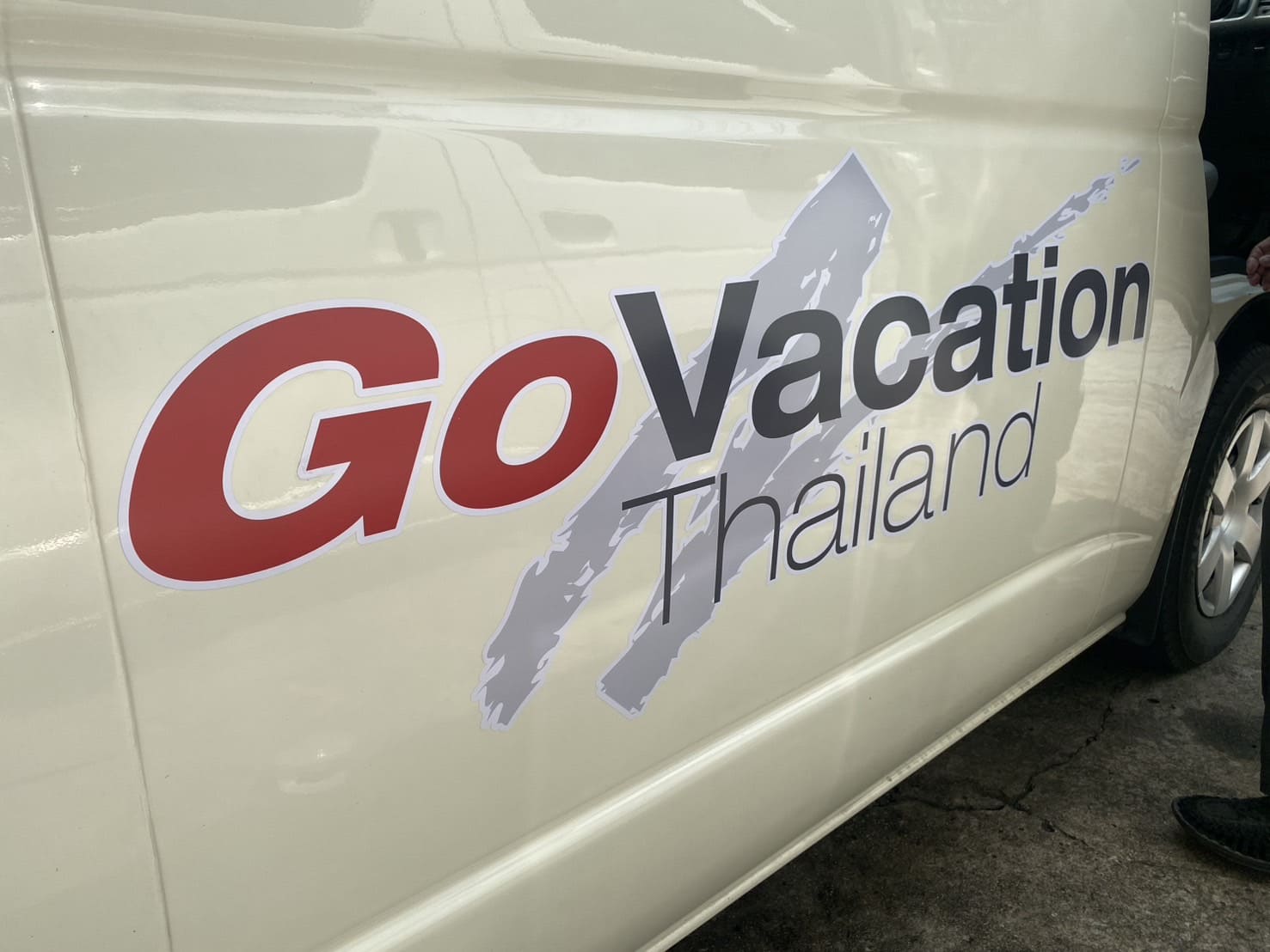 ป้ายสติ๊กเกอร์ติดรถแบบไดคัท