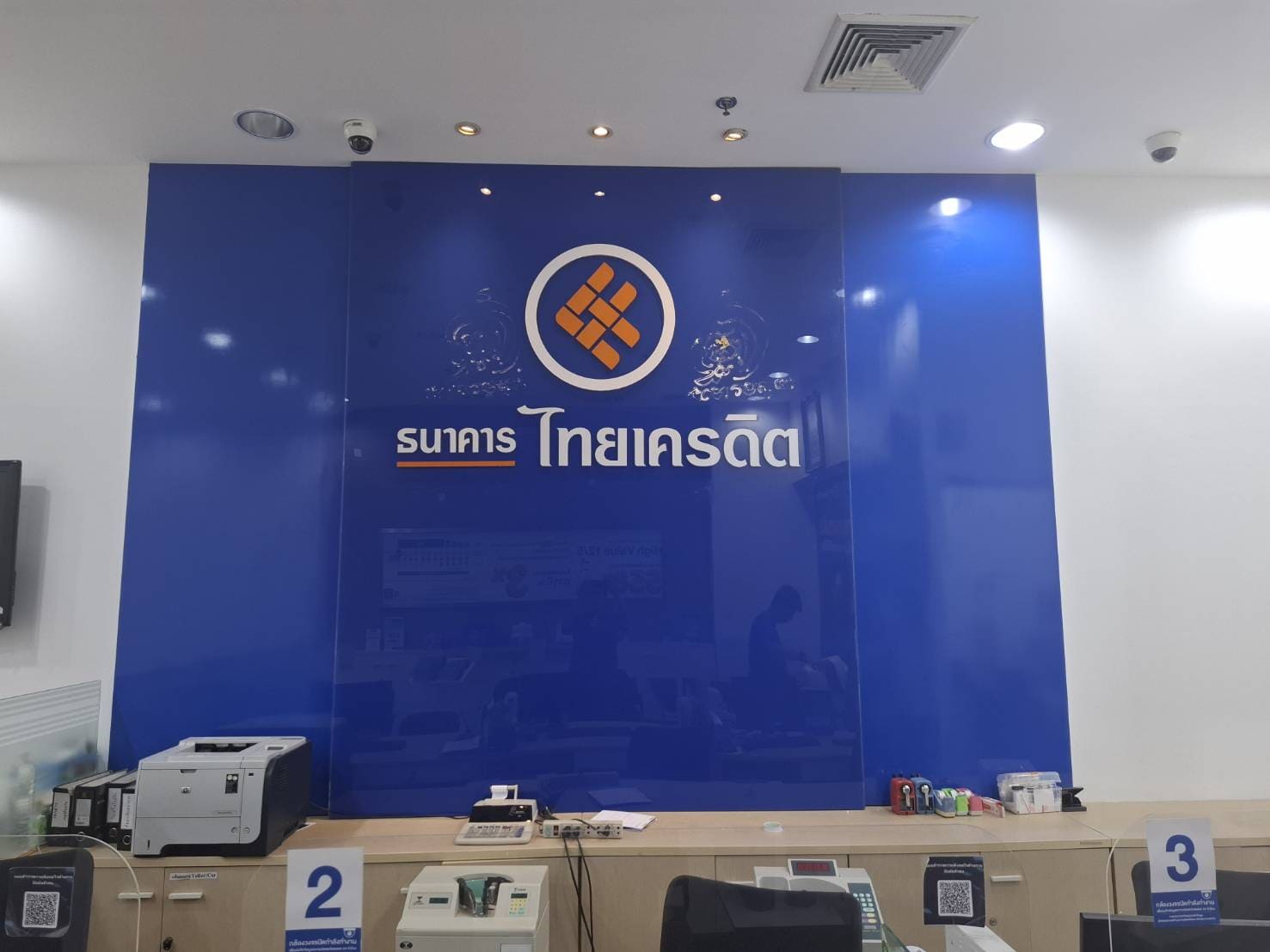พิมพ์สติ๊กเกอร์ติดผนังปูน ออฟฟิศ