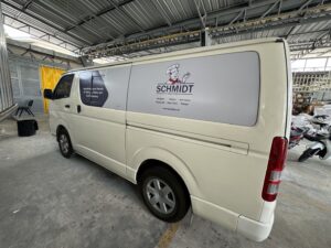 ป้ายสติ๊กเกอร์ติดรถ