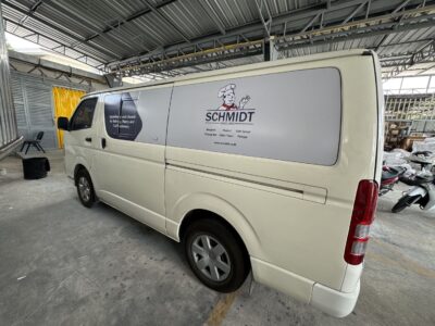 ป้ายสติ๊กเกอร์ติดรถ