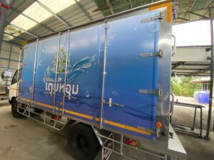 รับติดสติ๊กเกอร์รถ