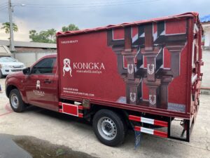 ช่างติดสติ๊กเกอร์รถ