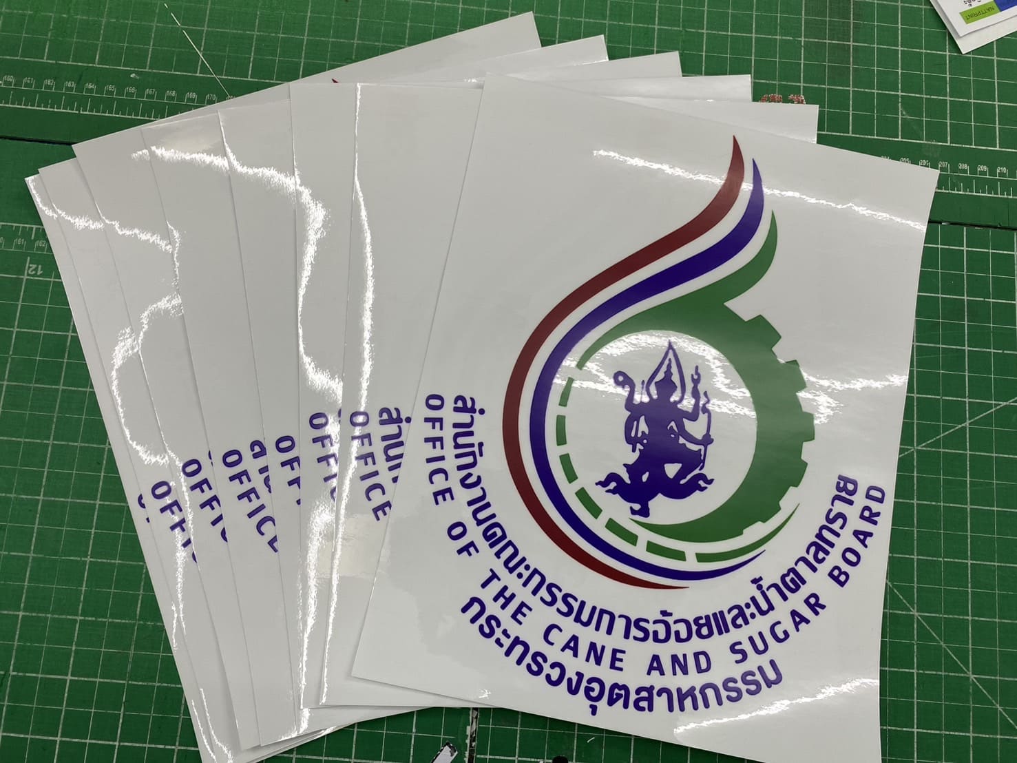 รับตัดสติ๊กเกอร์โลโก้ไม่มีขั้นต่ำ