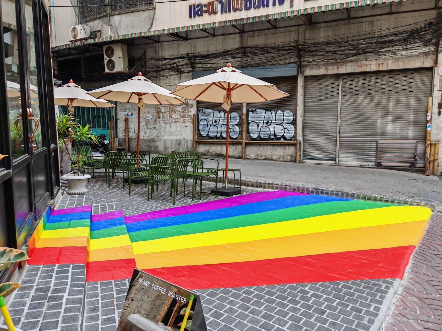 รับทำสติ๊กเกอร์ติดพื้น ทุกรูปแบบ