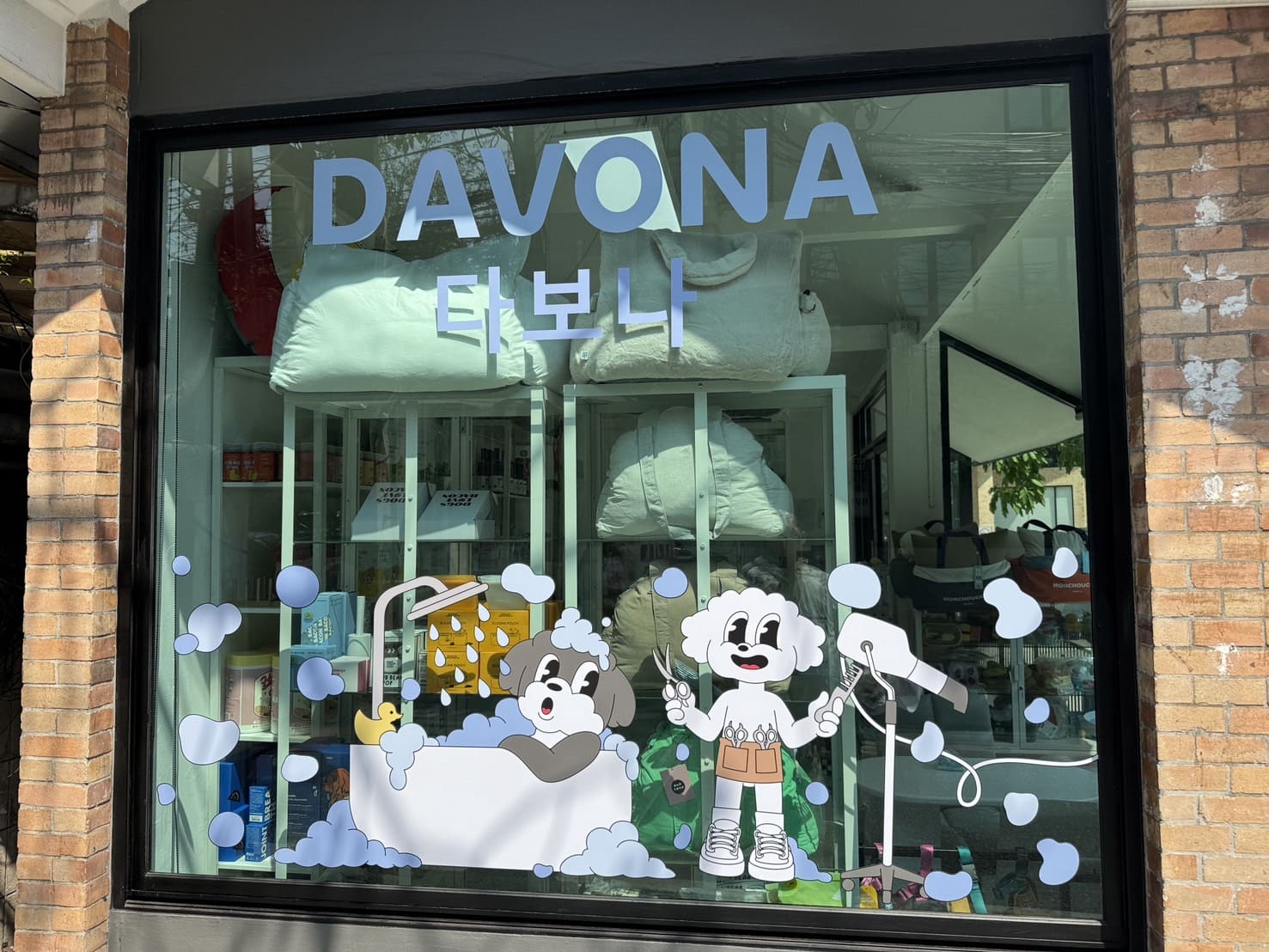 รับทำสติ๊กเกอร์ไดคัทติดกระจก