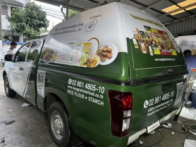 สติ๊กเกอร์ซีทรูติดกระจกรถโฆษณา