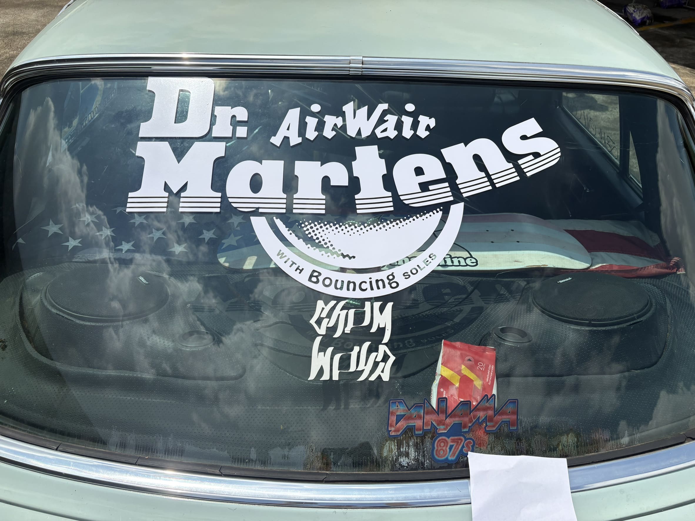 สติ๊กเกอร์ติดกระจกรถแบบไดคัท