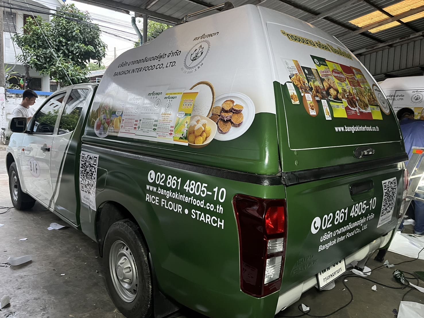 สติ๊กเกอร์ติดกระจกรถโฆษณา