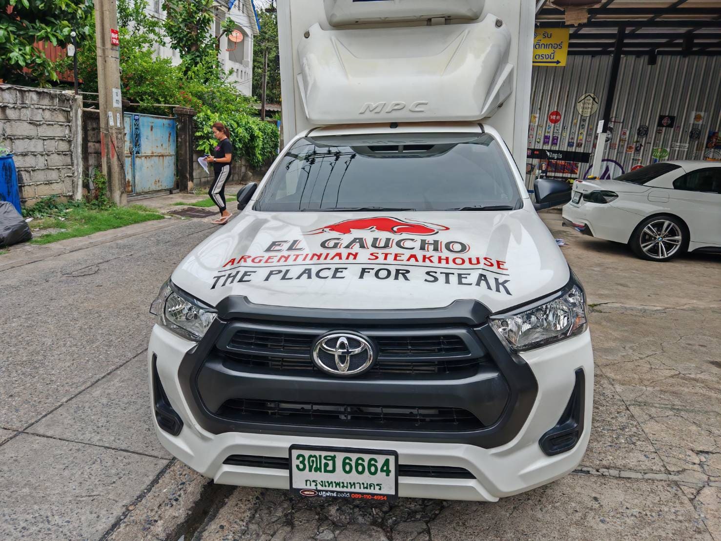 สติ๊กเกอร์ติดฝากระโปรงรถกระบะ