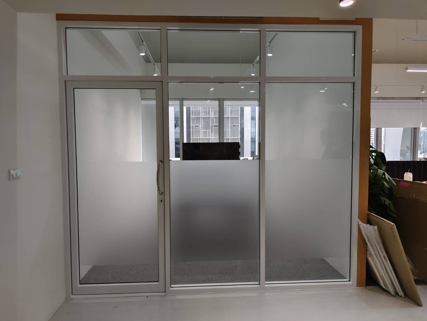 สติ๊กเกอร์ฝ้าติดกระจกสำนักงาน