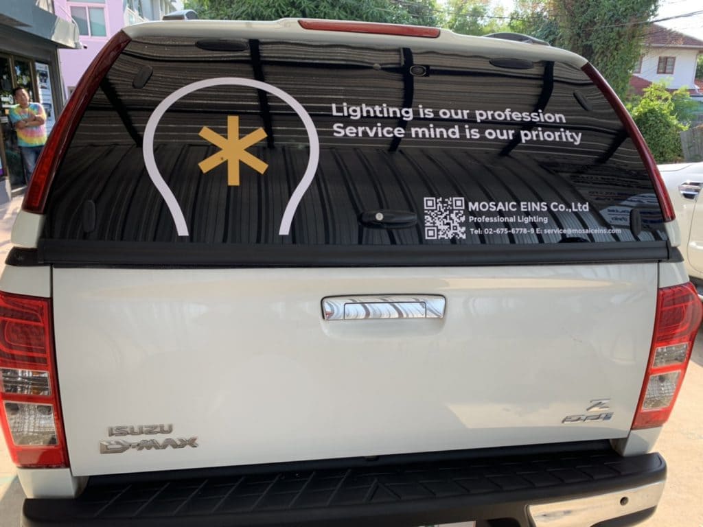 สติ๊กเกอร์ไดคัทติดกระจกรถบริษัท