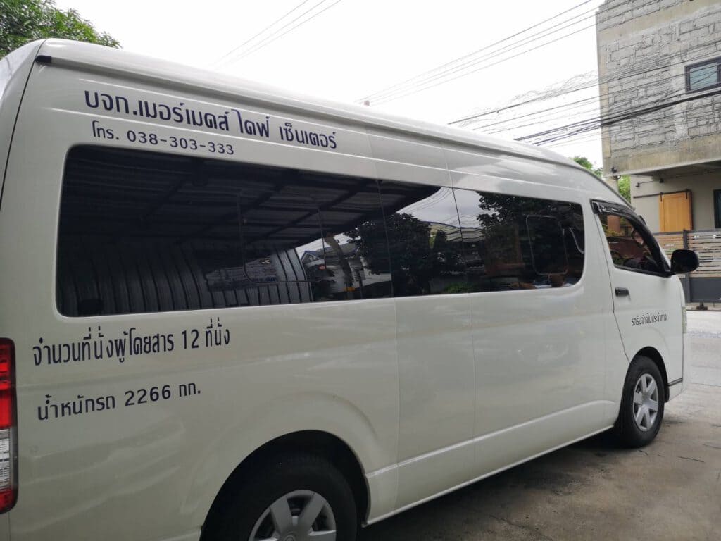 สติ๊กเกอร์ไดคัทติดรถตู้