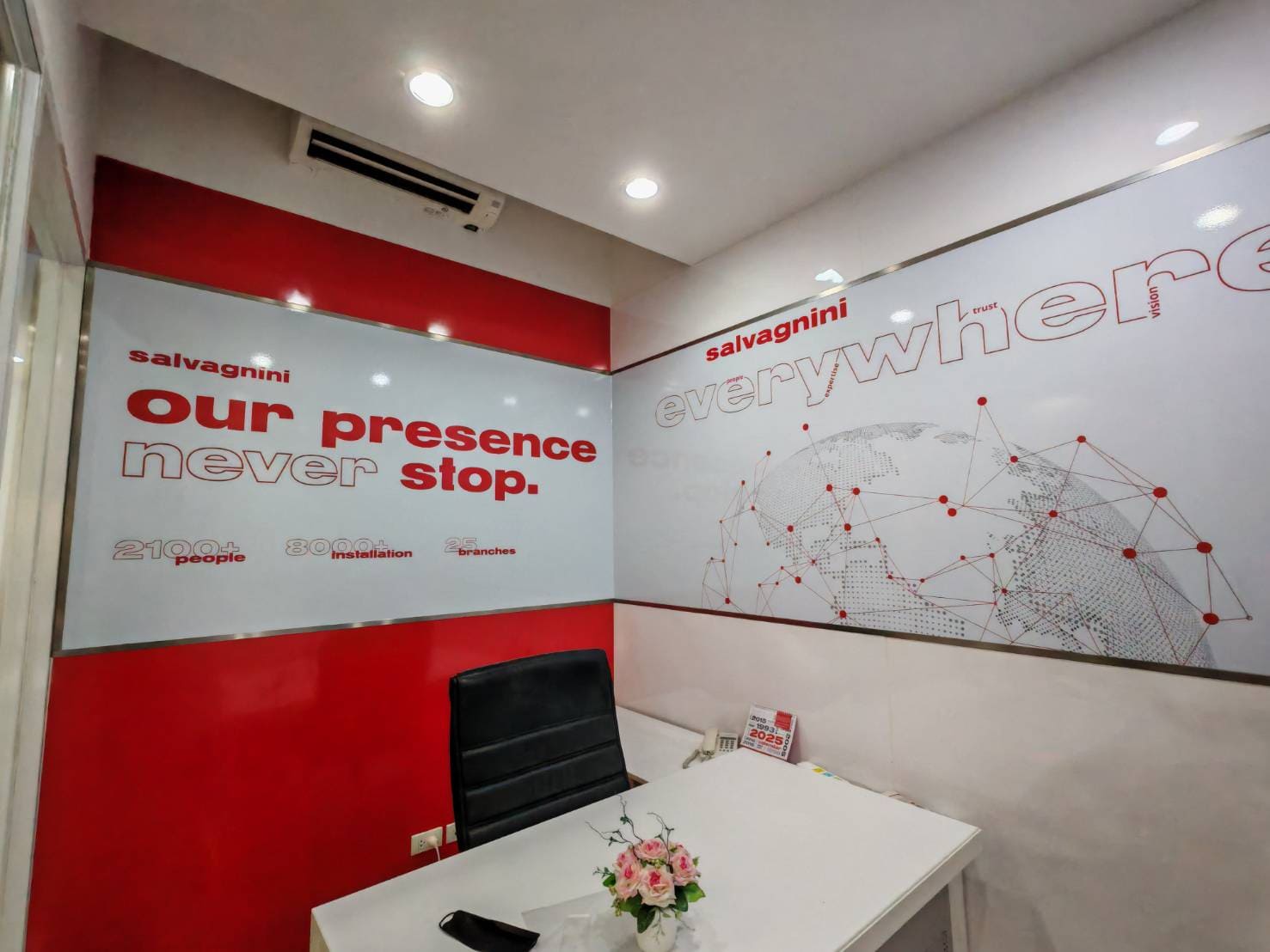 ออกแบบลายวอลเปเปอร์ติดผนังตามสั่ง