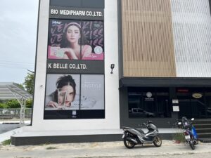 ติดสติ๊กเกอร์กระจกอาคารสูง