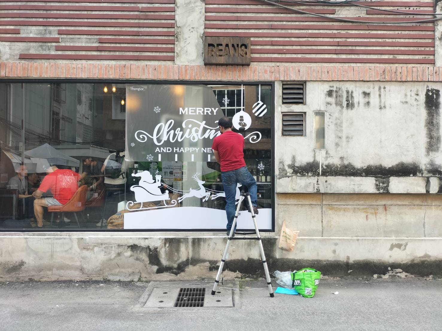 รับติดสติ๊กเกอร์