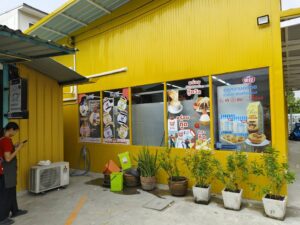 พิมพ์สติ๊กเกอร์ติดกระจก