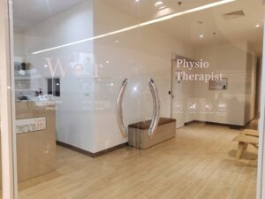 ตัวอักษรติดกระจก