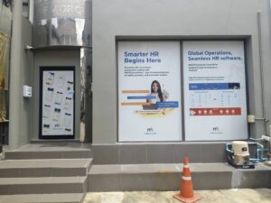 พิมพ์สติ๊กเกอร์ติดกระจก