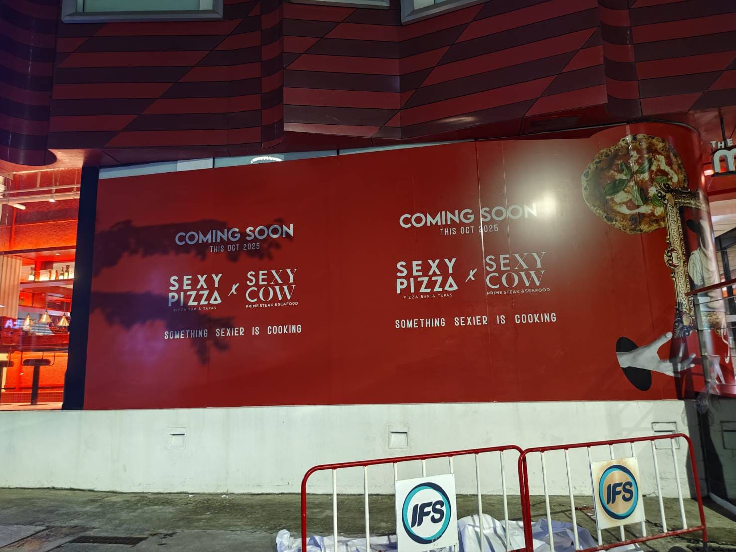 สติ๊กเกอร์ติดผนัง