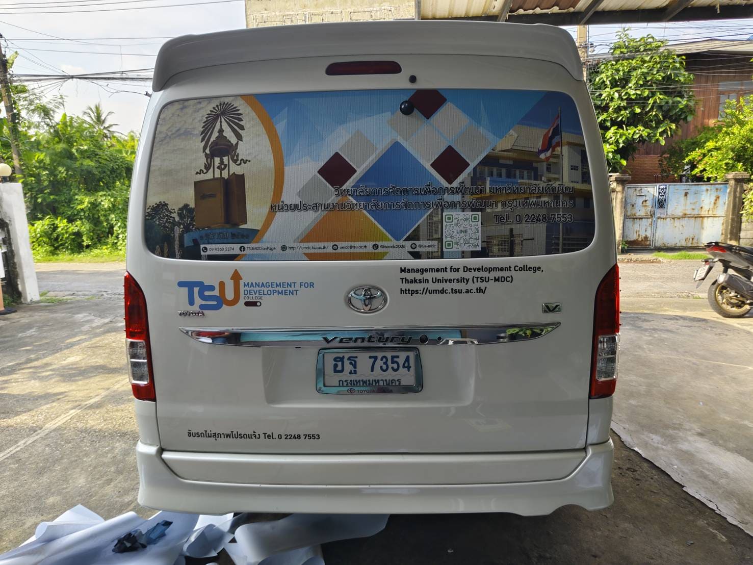 โรงพิมพ์สติ๊กเกอร์ซีทรูติดกระจกรถ