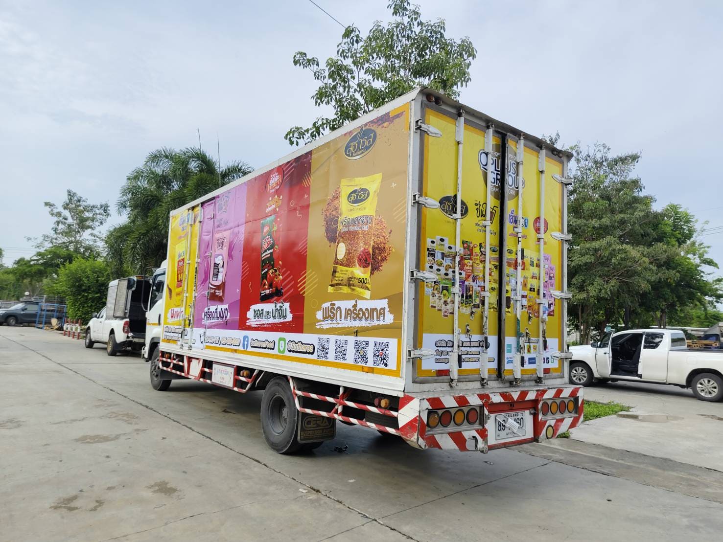 โรงพิมพ์สติ๊กเกอร์ติดรถตู้ขนส่งสินค้า