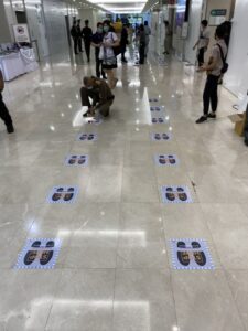 พิมพ์สติ๊กเกอร์ติดพื้นปูน