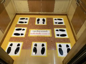 พิมพ์สติ๊กเกอร์ติดพื้น