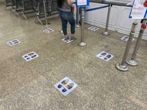 สติ๊กเกอร์ติดพื้นทางเดิน