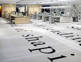 ตัดสติ๊กเกอร์ตัวอักษรติดพื้นโรงงาน