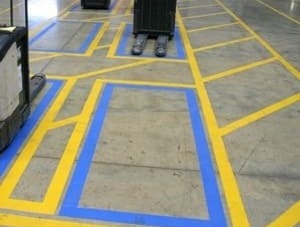 ตัดสติ๊กเกอร์สะท้อนแสงติดพื้นปูน