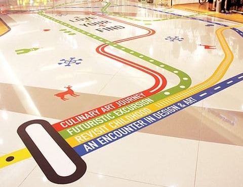 พิมพ์สติ๊กเกอร์ตกแต่งพื้นในห้าง