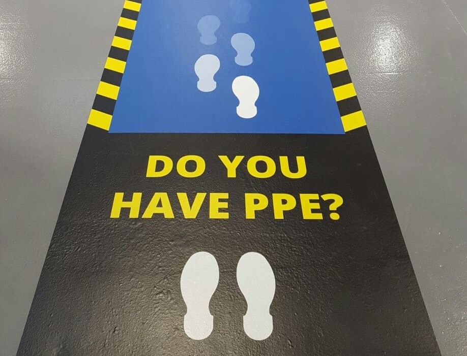 พิมพ์สติ๊กเกอร์ติดพื้นทางเดิน