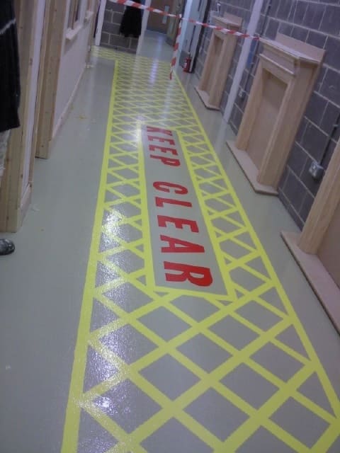 พิมพ์สติ๊กเกอร์ติดพื้นปูน