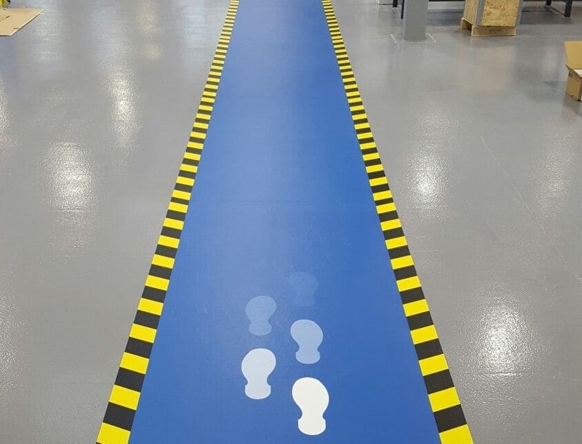 พิมพ์สติ๊กเกอร์ติดพื้นปูนทางเดิน