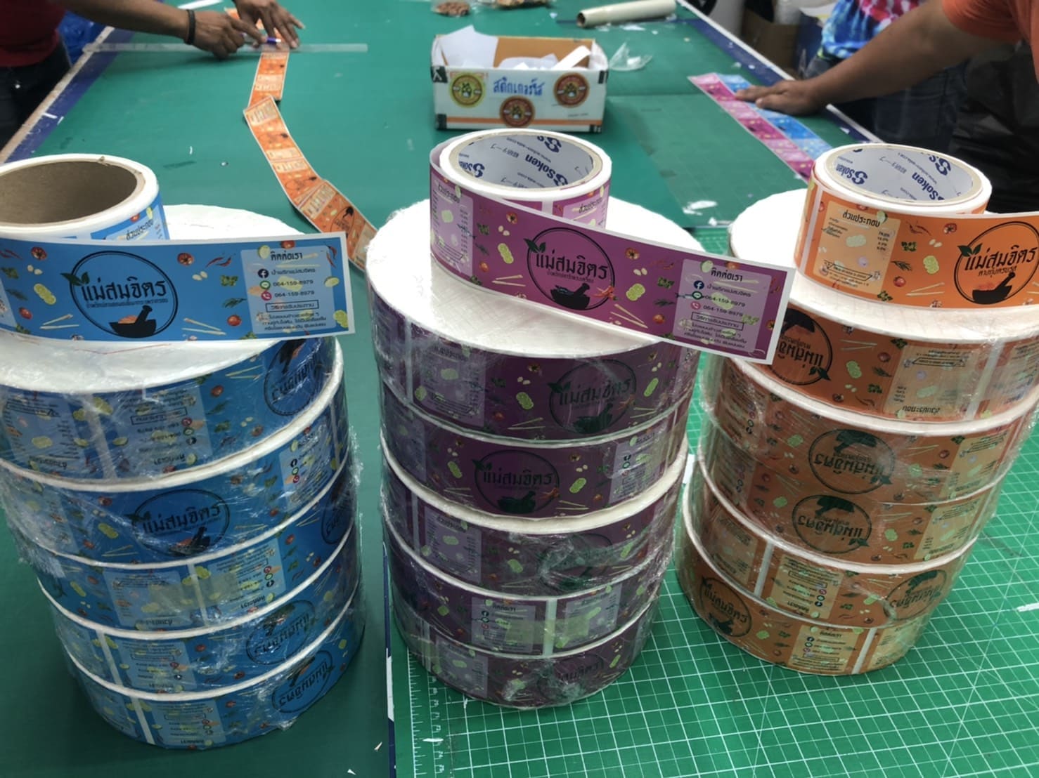 พิมพ์สติ๊กเกอร์โลโก้ แบบม้วน