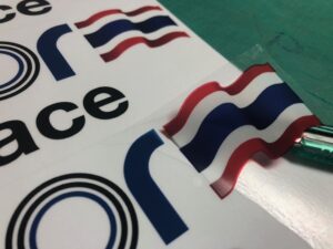 สติ๊กเกอร์ใสพิมพ์หมึกขาว