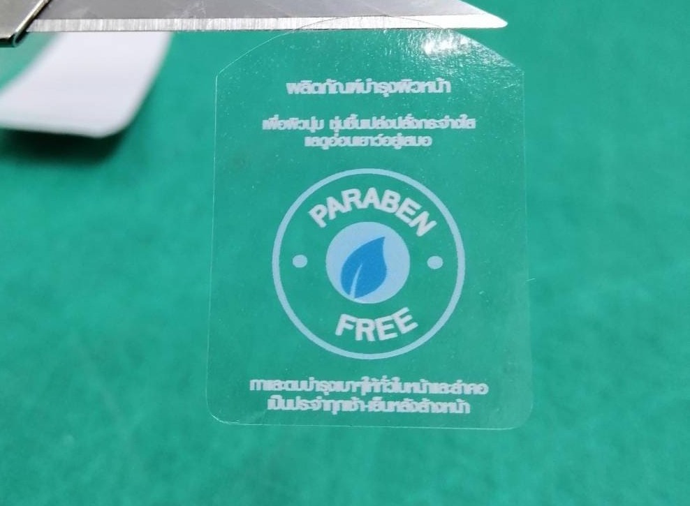 พิมพ์หมึกขาวบนสติ๊กเกอร์ใส