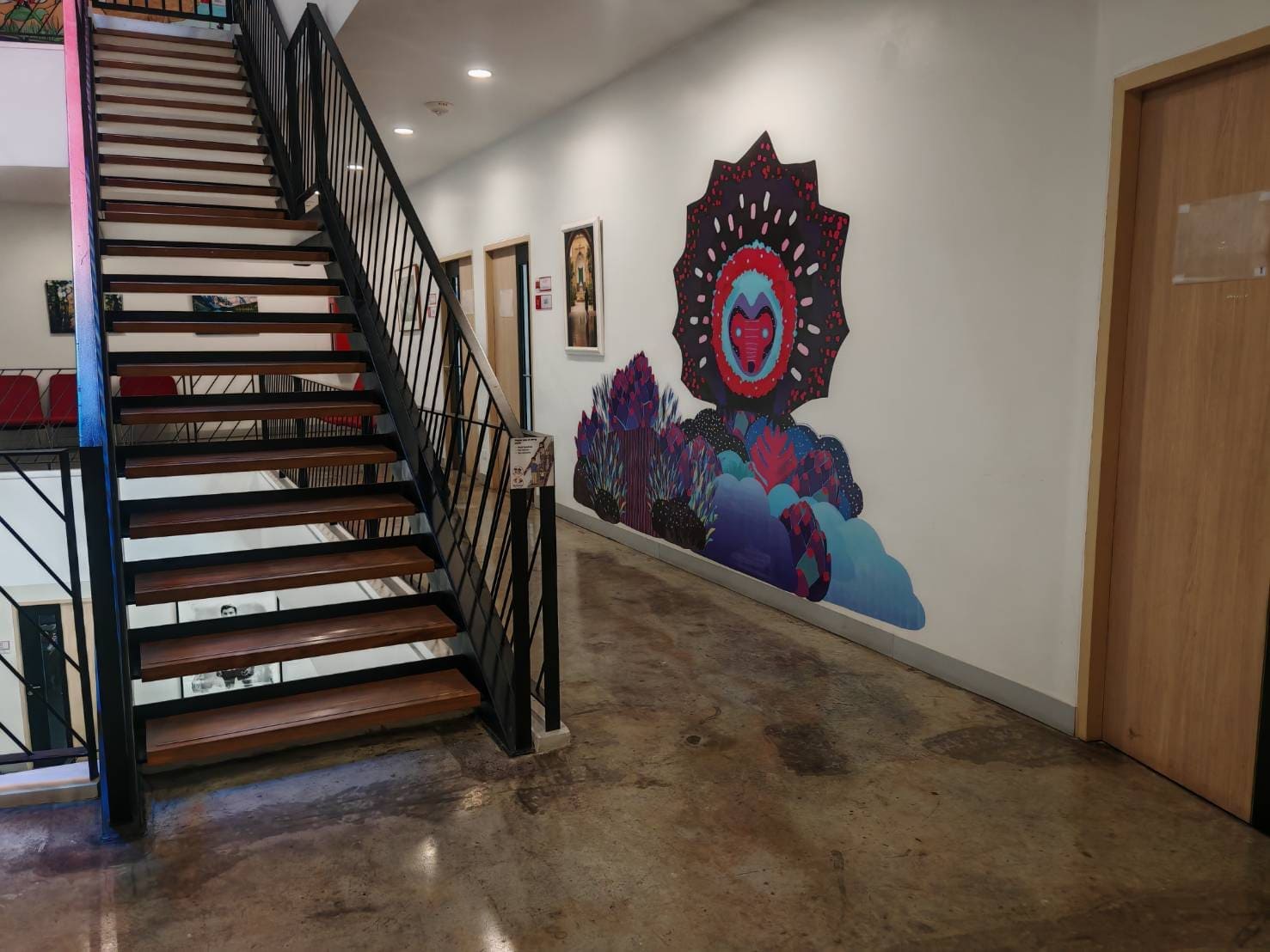 รับทำสติ๊กเกอร์ติดตกแต่งสถานทูต