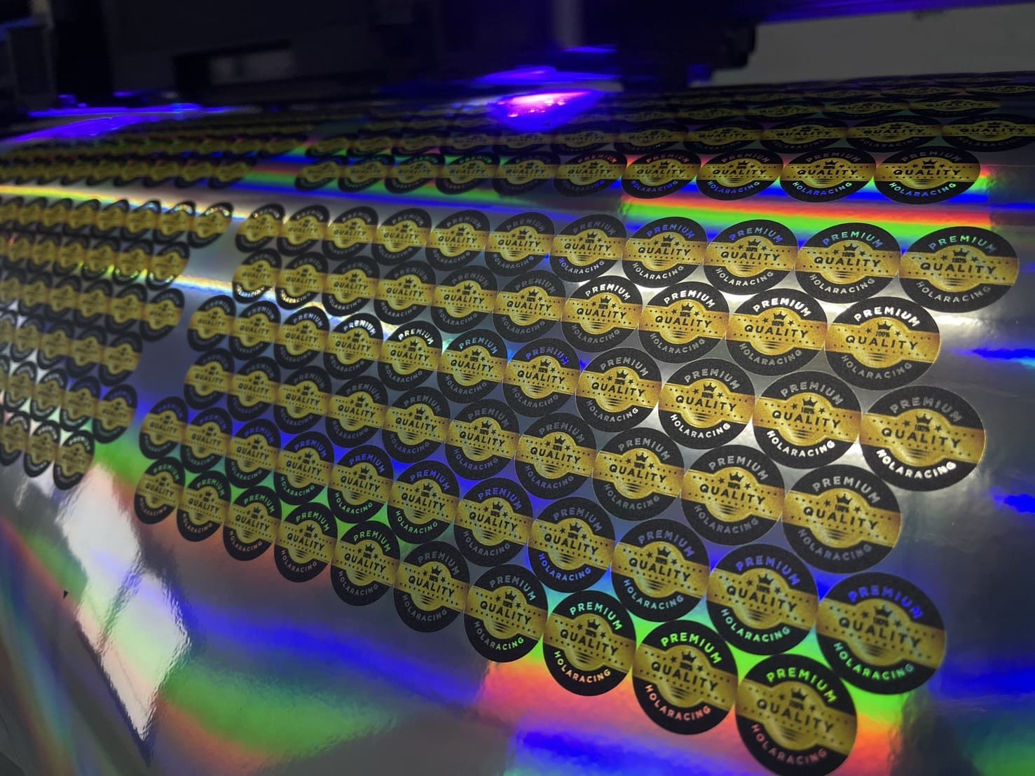 โรงพิมพ์สติ๊กเกอร์โฮโลแกรมคุณภาพสูง