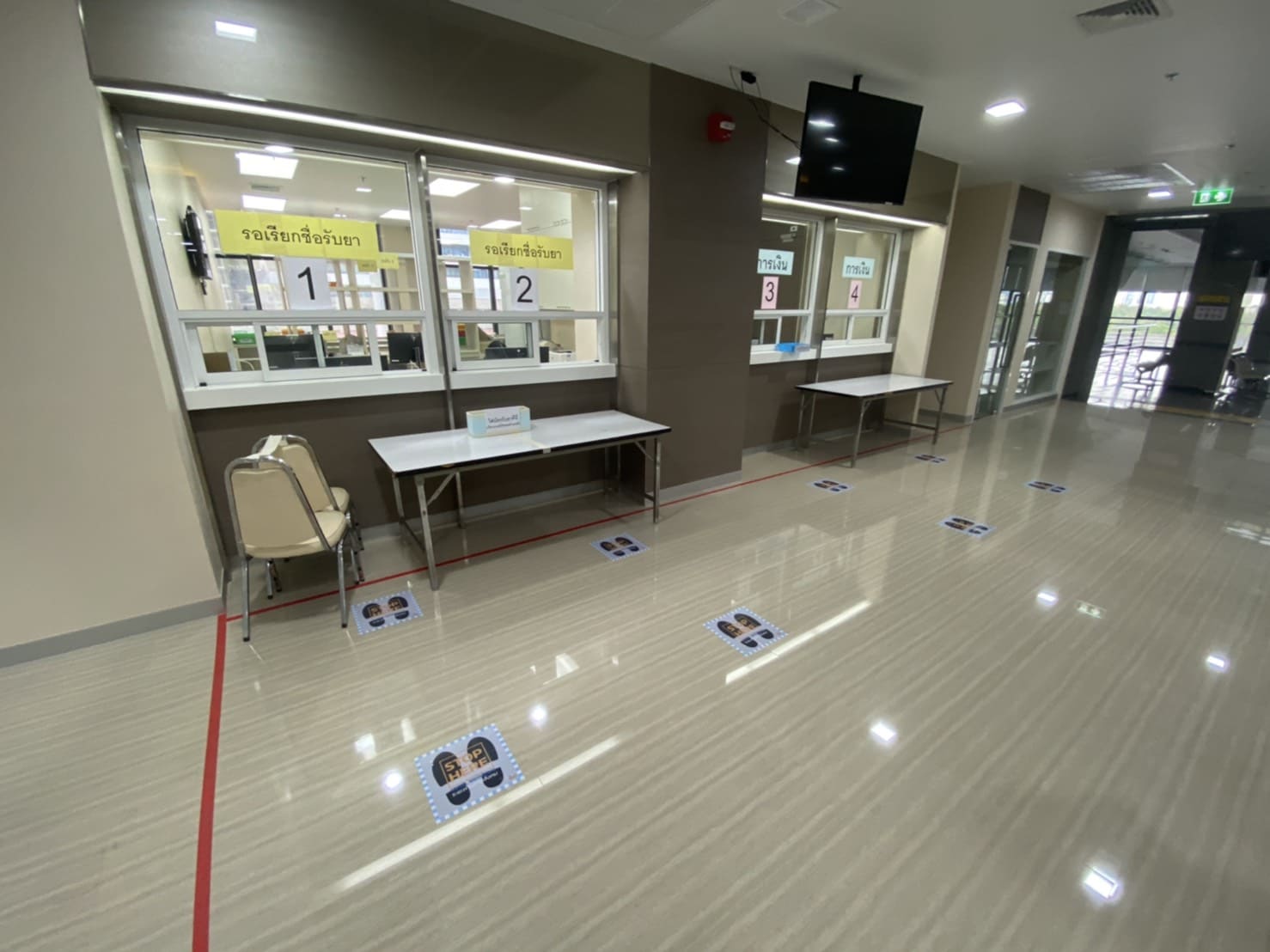 ป้ายสติ๊กเกอร์ติดพื้นโรงพยาบาล