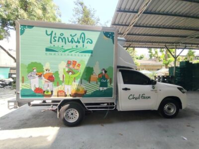 สติ๊กเกอร์โลโก้ และ ข้อมูลที่ติดลงรถ
