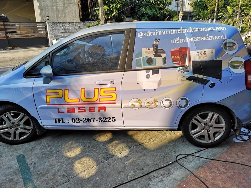 สติ๊กเกอร์โลโก้ และ ข้อมูลที่ติดลงรถเซลส์